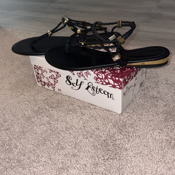 Guess - Picture 5 of 5